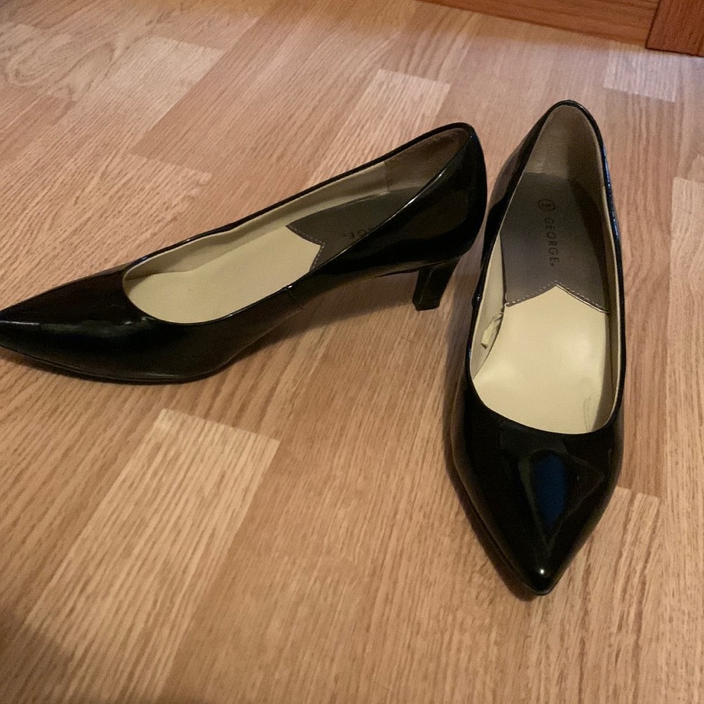 Womens George pumps